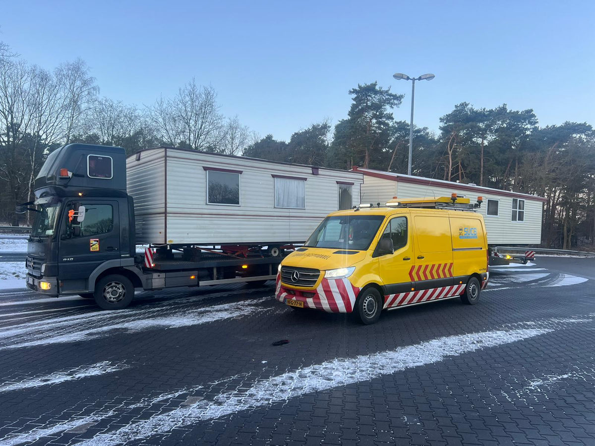 Transport specializat BAU24 cu camion și vehicul pilot